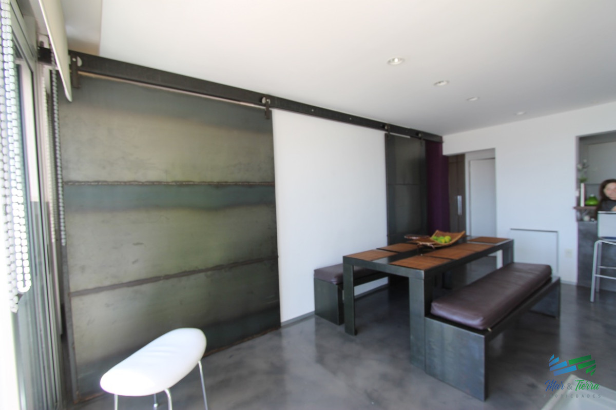Apartamento ID.5054 - VENTA,1 dormitorio, 2 baños,  con amplio living comedor y vista al faro, mansa y brava, Punta del Este