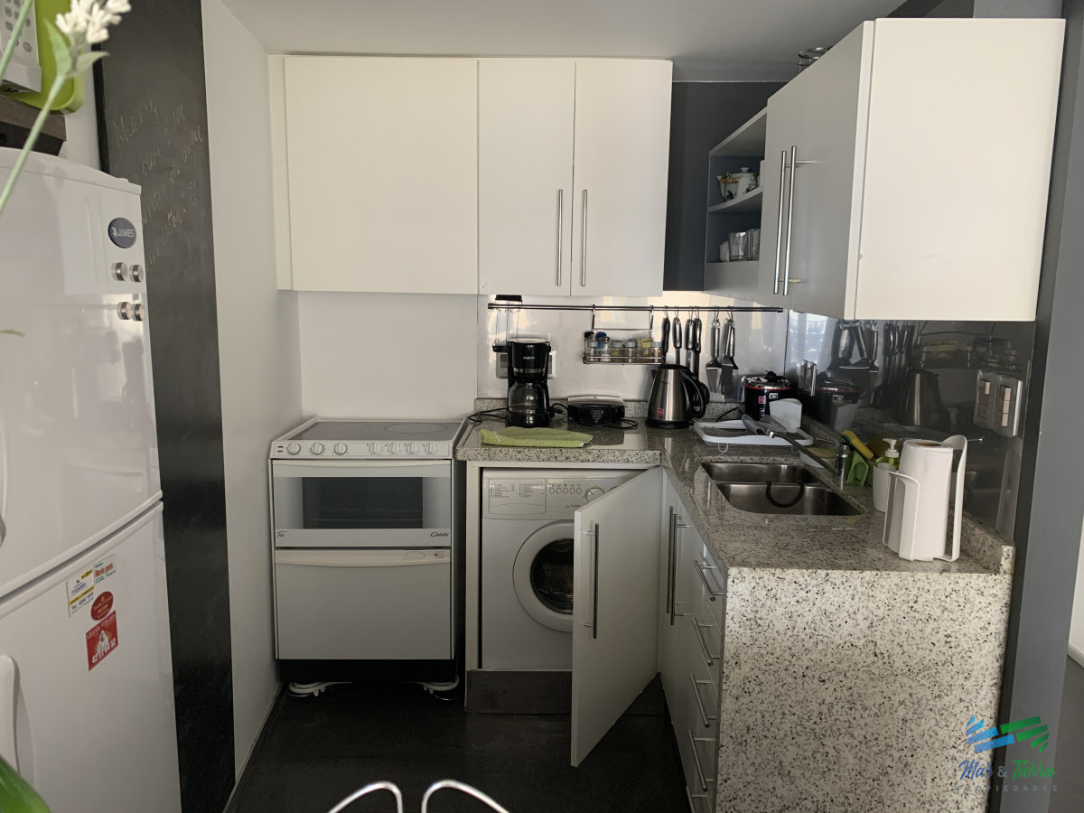 Apartamento ID.5054 - VENTA,1 dormitorio, 2 baños,  con amplio living comedor y vista al faro, mansa y brava, Punta del Este