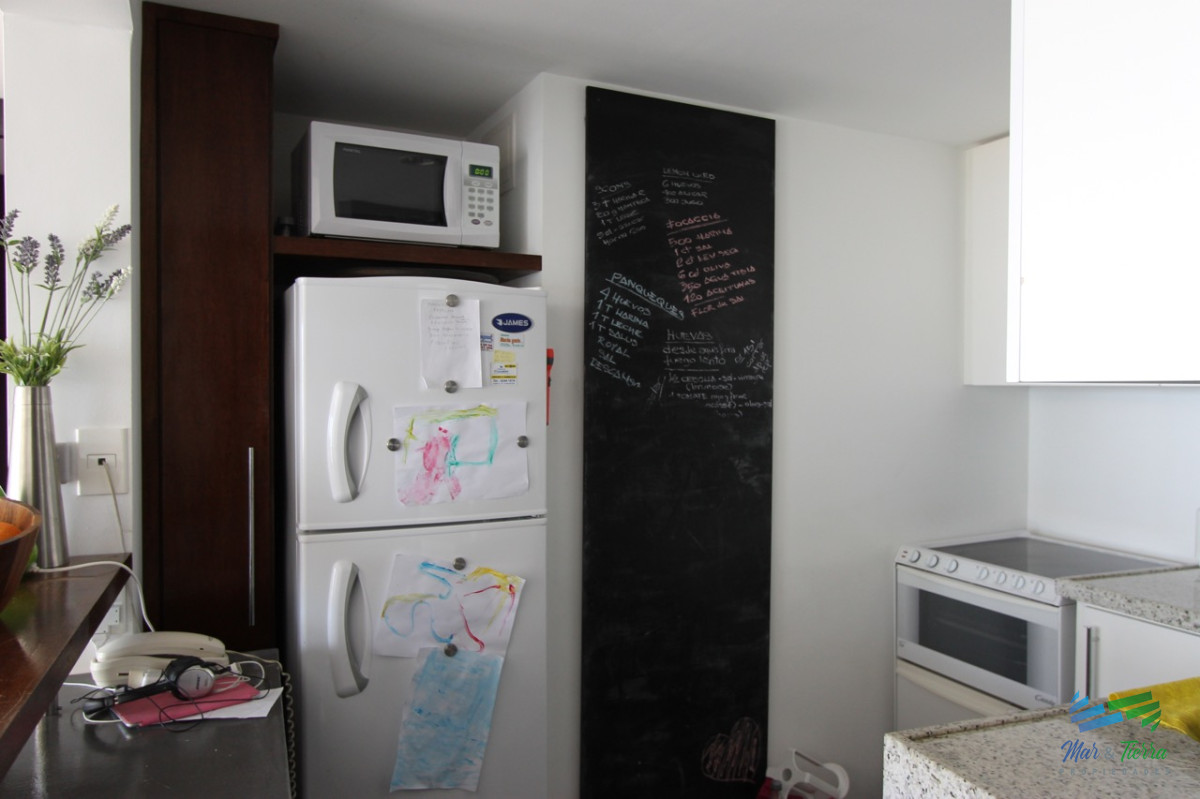 Apartamento ID.5054 - VENTA,1 dormitorio, 2 baños,  con amplio living comedor y vista al faro, mansa y brava, Punta del Este