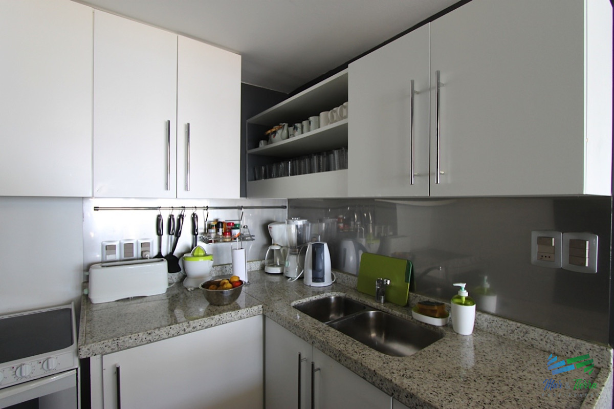Apartamento ID.5054 - VENTA,1 dormitorio, 2 baños,  con amplio living comedor y vista al faro, mansa y brava, Punta del Este