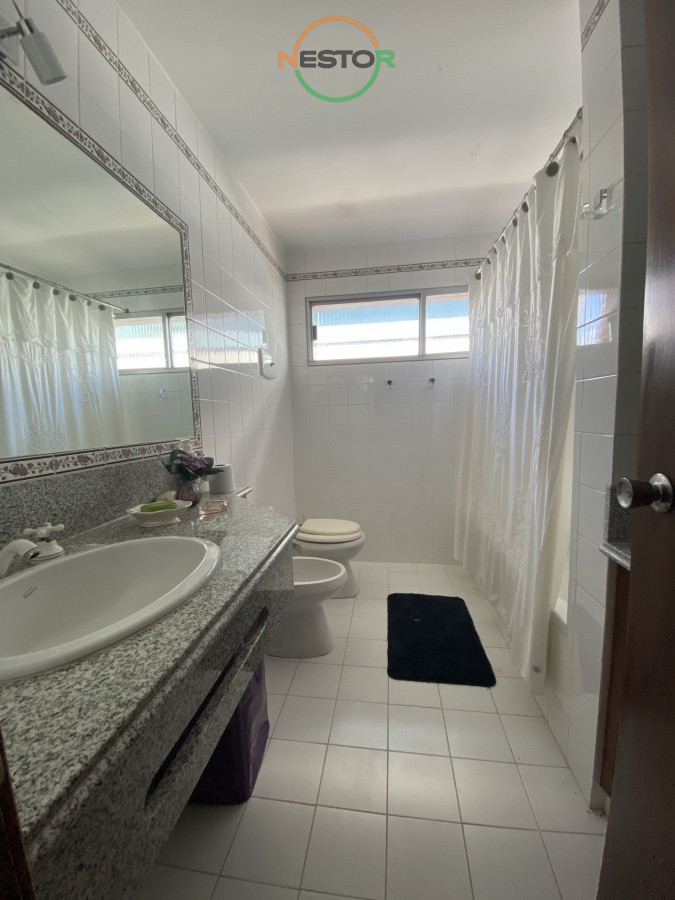Apartamento ID.5355 - Edificio Varadero. Puerto Puerto Punta del Este, 4 dormitorios 3 baños y toilette. Estufa a leña. 