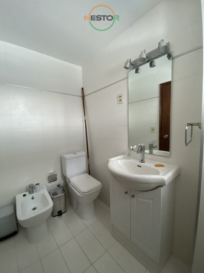 Apartamento ID.5355 - Edificio Varadero. Puerto Puerto Punta del Este, 4 dormitorios 3 baños y toilette. Estufa a leña. 