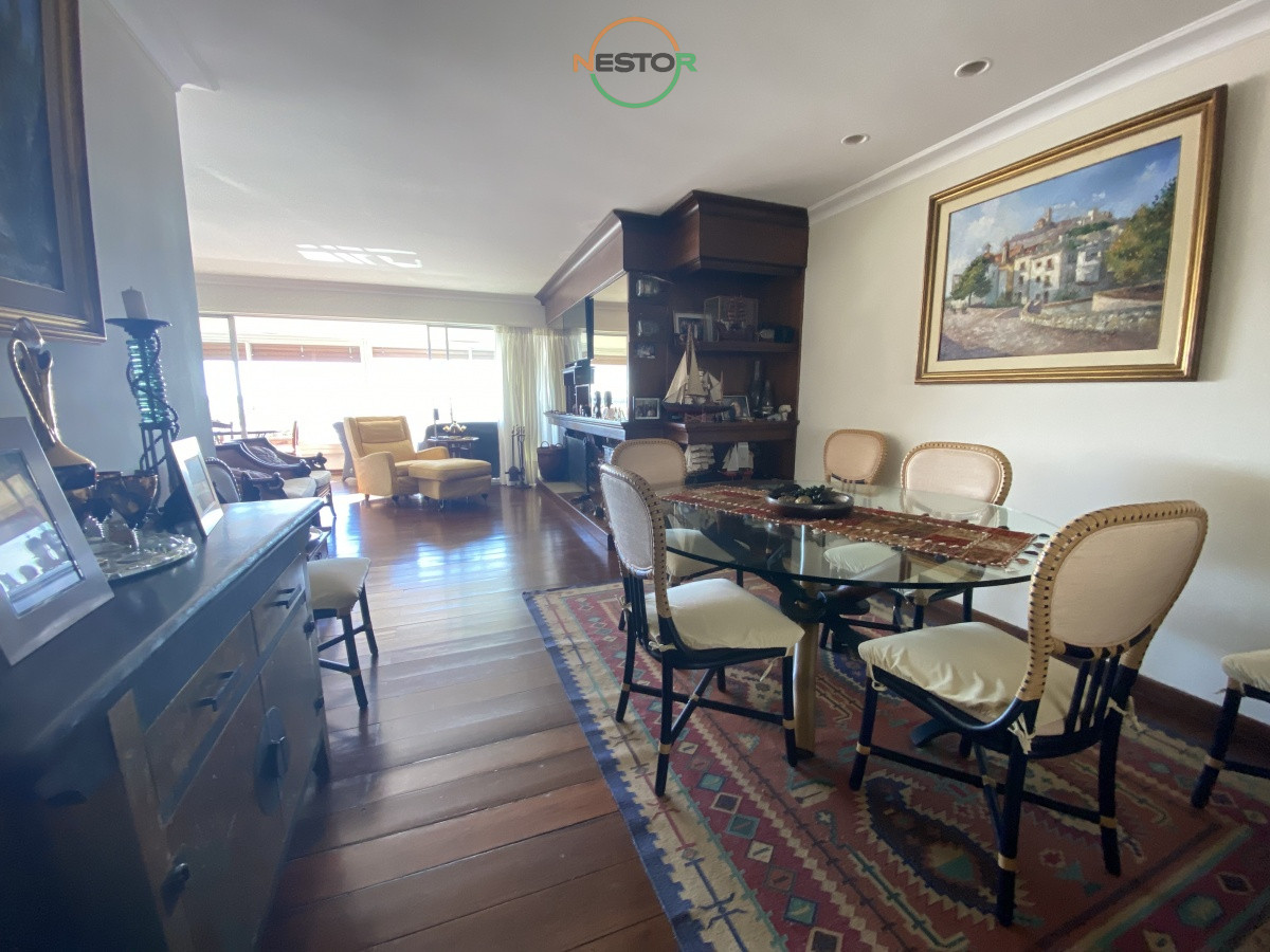 Apartamento ID.5355 - Edificio Varadero. Puerto Puerto Punta del Este, 4 dormitorios 3 baños y toilette. Estufa a leña. 