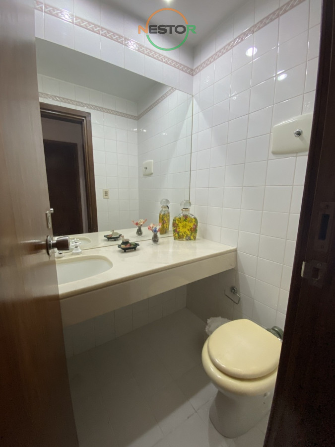 Apartamento ID.5355 - Edificio Varadero. Puerto Puerto Punta del Este, 4 dormitorios 3 baños y toilette. Estufa a leña. 