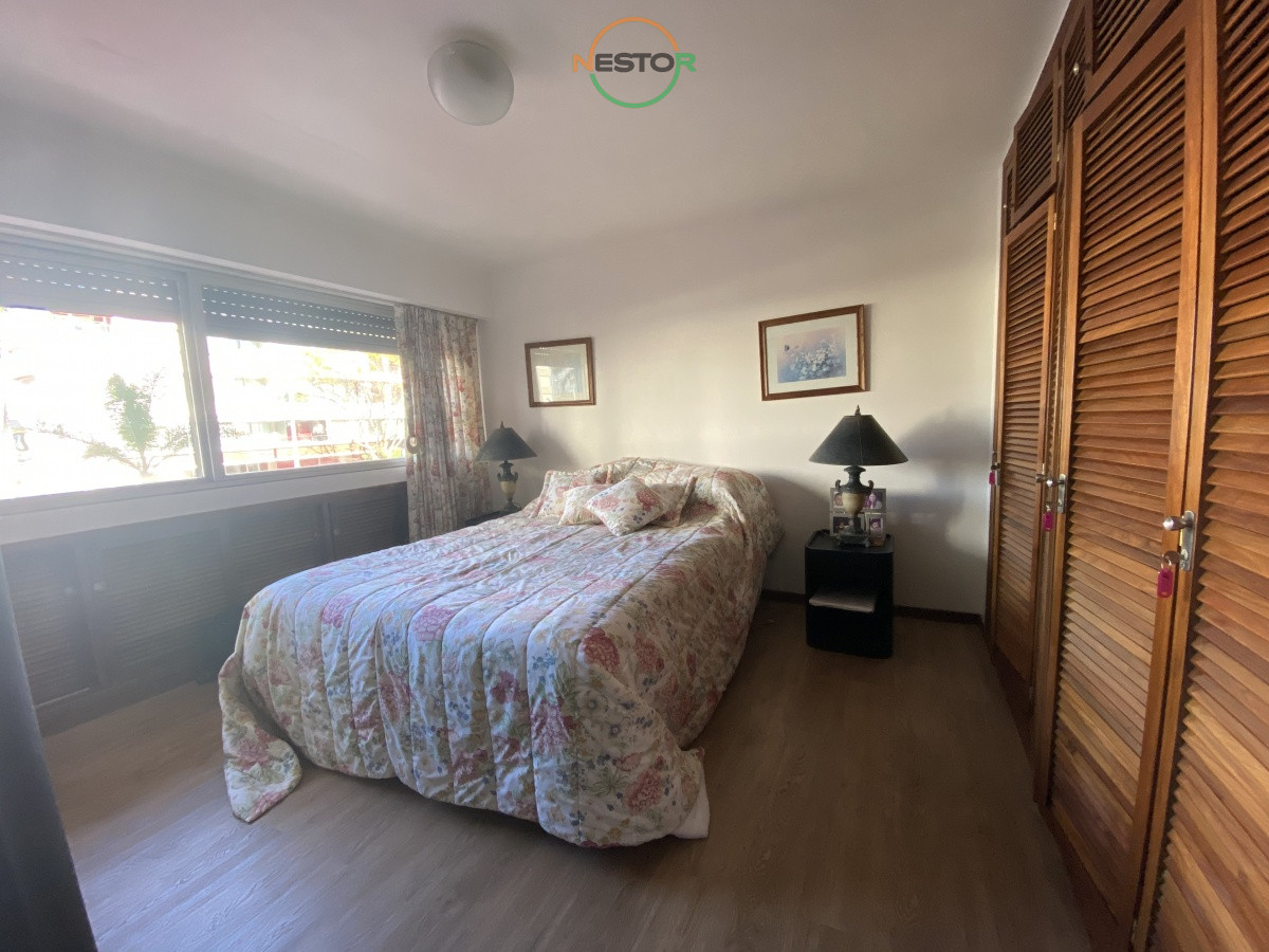 Apartamento ID.5355 - Edificio Varadero. Puerto Puerto Punta del Este, 4 dormitorios 3 baños y toilette. Estufa a leña. 