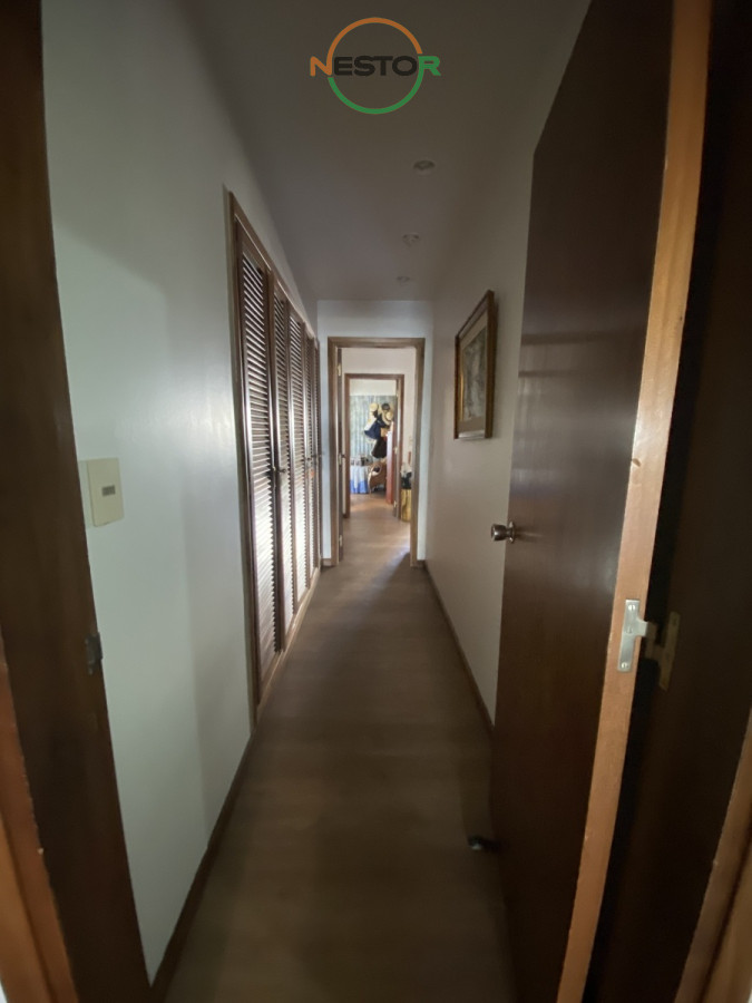 Apartamento ID.5355 - Edificio Varadero. Puerto Puerto Punta del Este, 4 dormitorios 3 baños y toilette. Estufa a leña. 