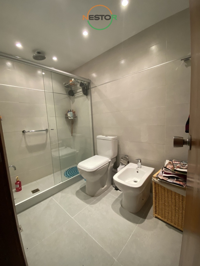 Apartamento ID.5355 - Edificio Varadero. Puerto Puerto Punta del Este, 4 dormitorios 3 baños y toilette. Estufa a leña. 