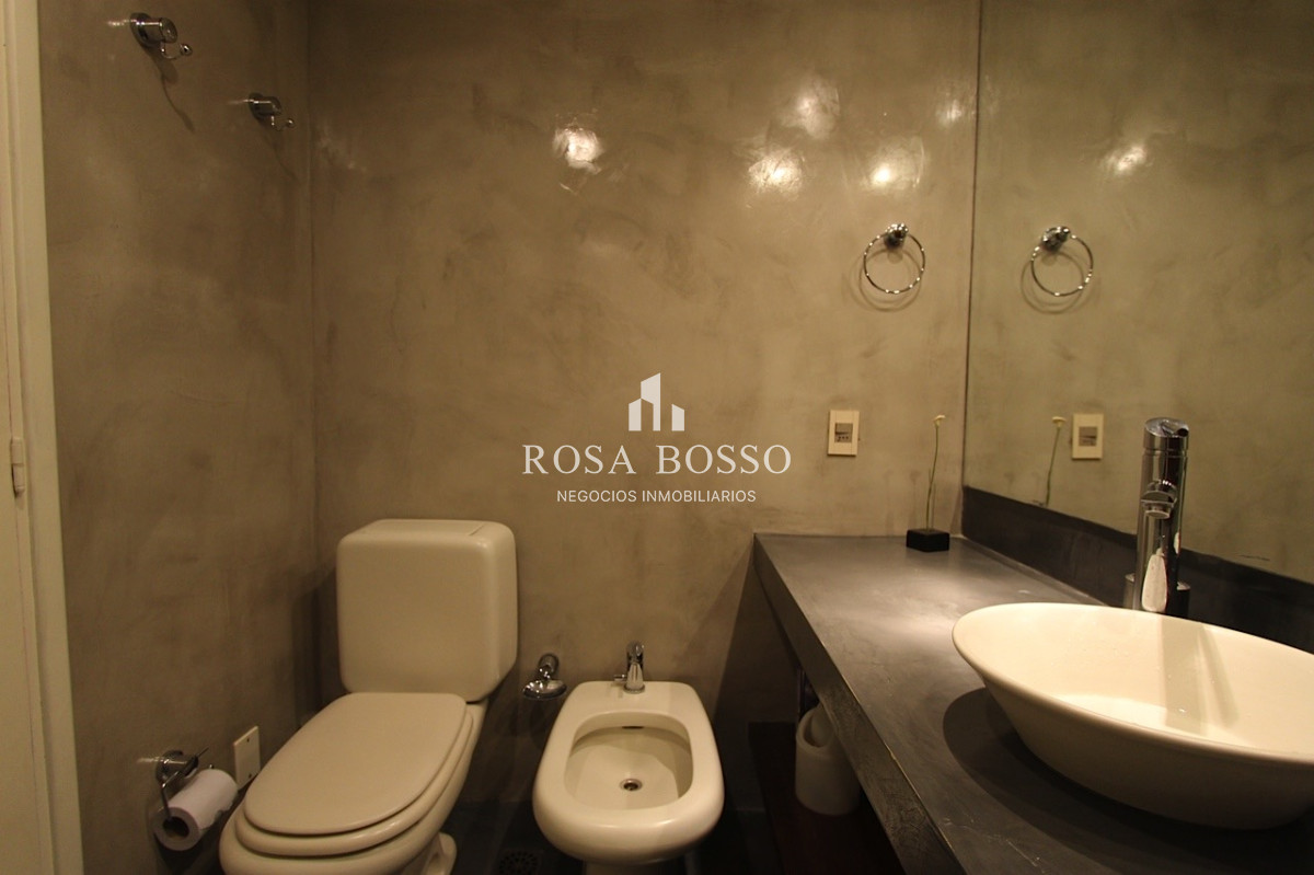 Apartamento ID.9542 - VENTA,1 dormitorio, 2 baños,  con amplio living comedor y vista al faro, mansa y brava