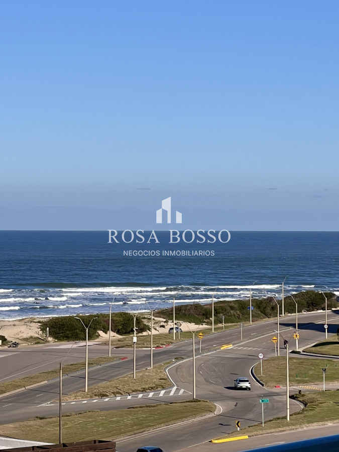 Apartamento ID.9753 - Venta Brava- Punta del Este;  4 dormitorios; 4 baños; piscina; loza radiante. Ideal para todo el año