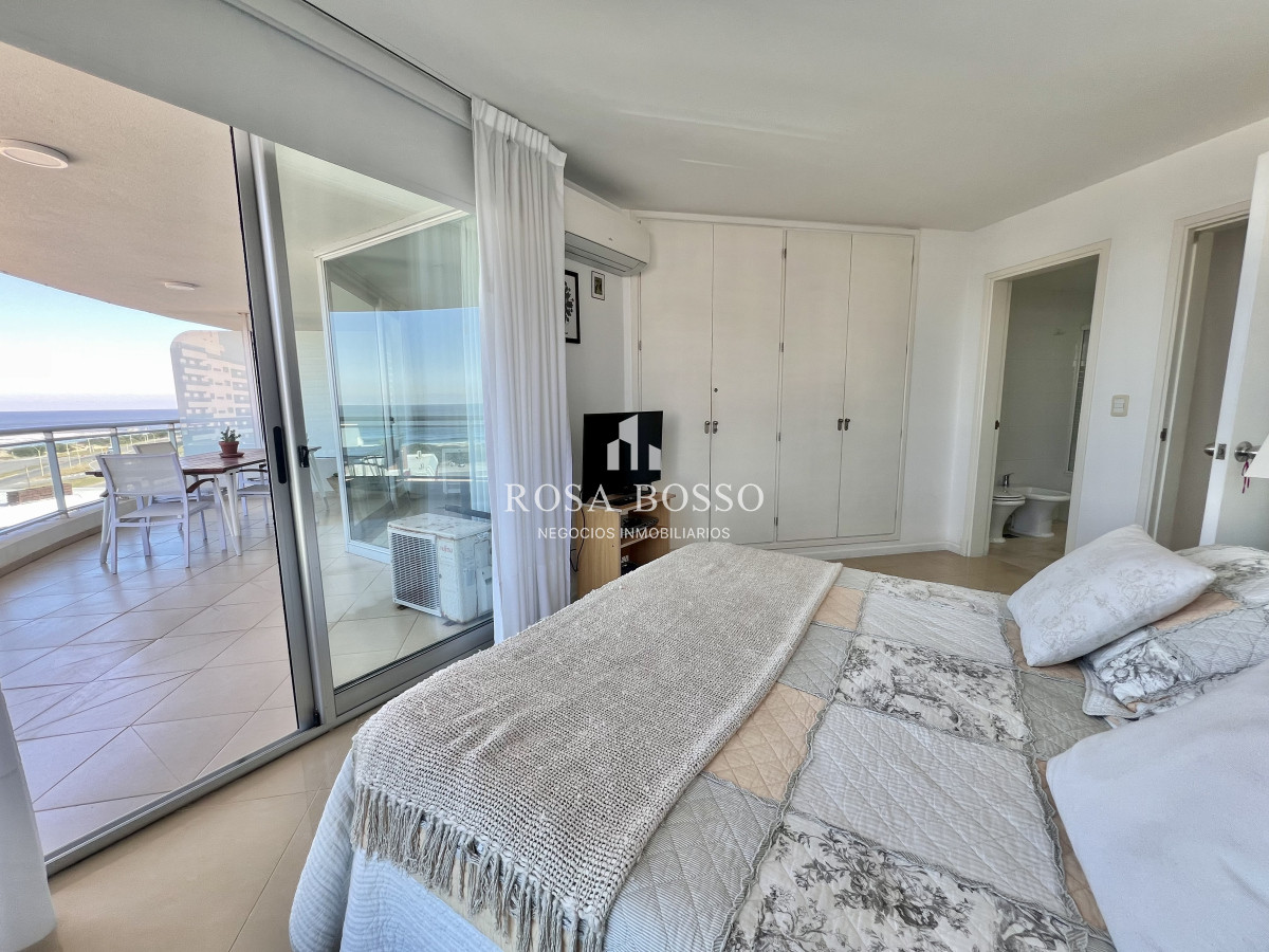 Apartamento ID.9753 - Venta Brava- Punta del Este;  4 dormitorios; 4 baños; piscina; loza radiante. Ideal para todo el año