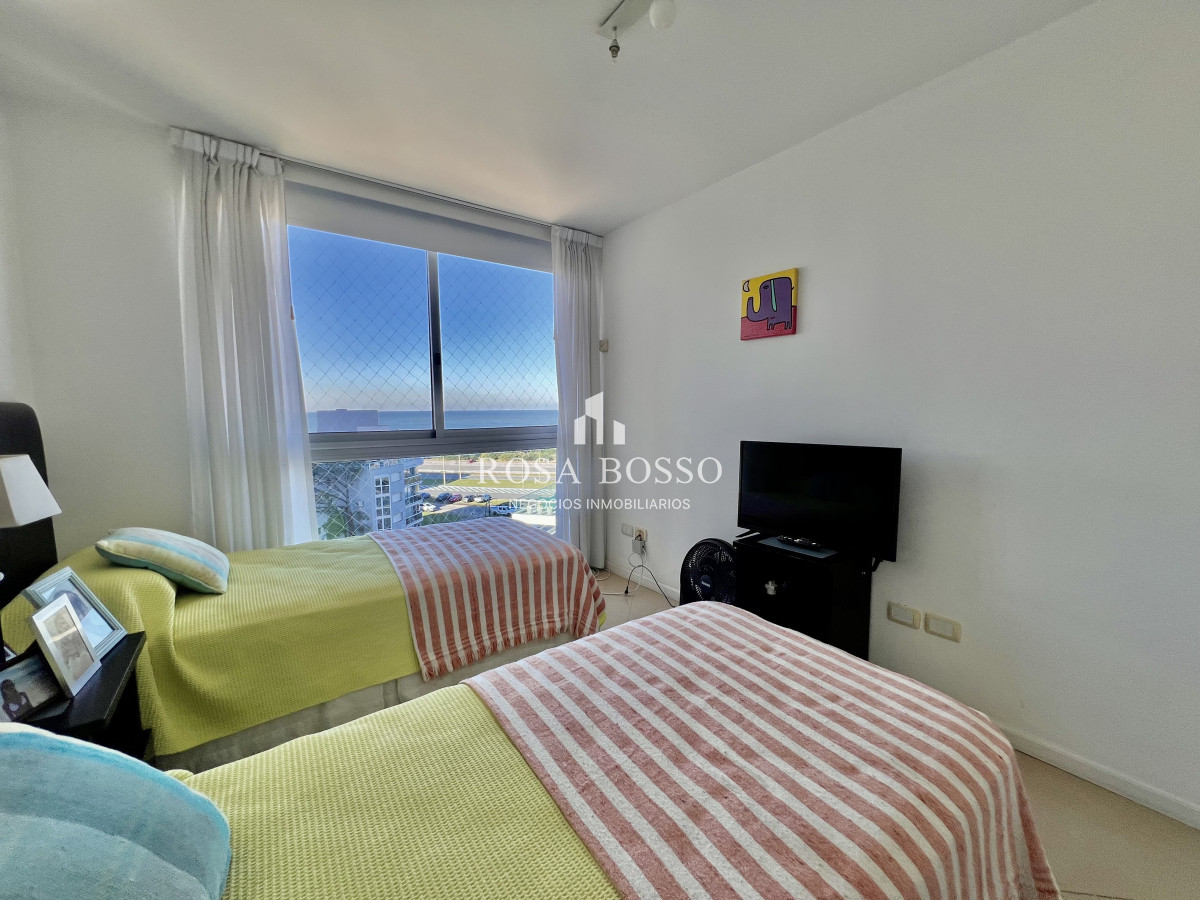 Apartamento ID.9753 - Venta Brava- Punta del Este;  4 dormitorios; 4 baños; piscina; loza radiante. Ideal para todo el año