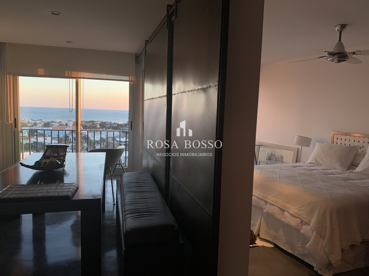 Apartamento ID.9542 - VENTA,1 dormitorio, 2 baños,  con amplio living comedor y vista al faro, mansa y brava