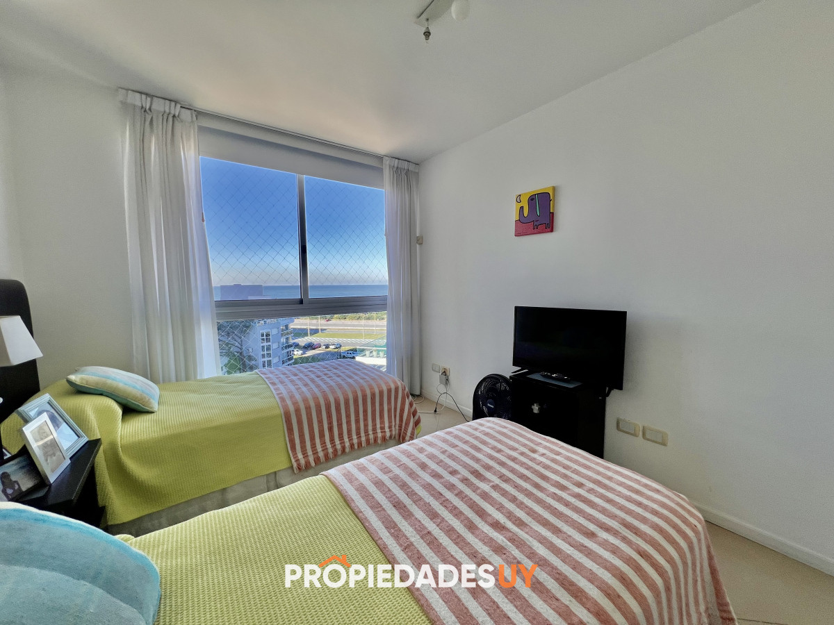 Tercer dormitorio con vista al mar y loza 