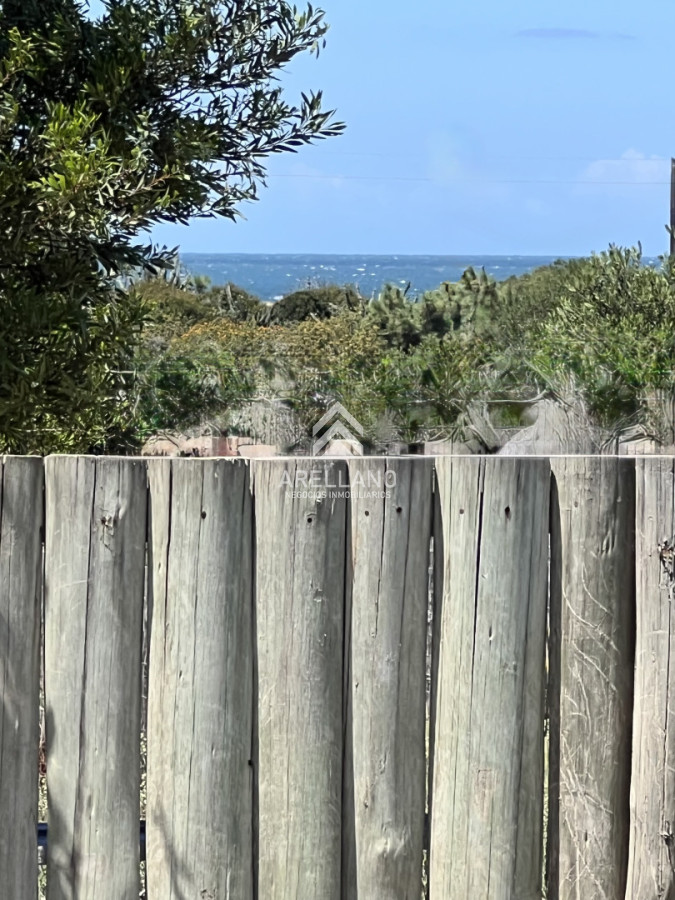 Casa ID.6120 - Venta Casa de diseño moderno, a pasos del mar; 3 dormitorios