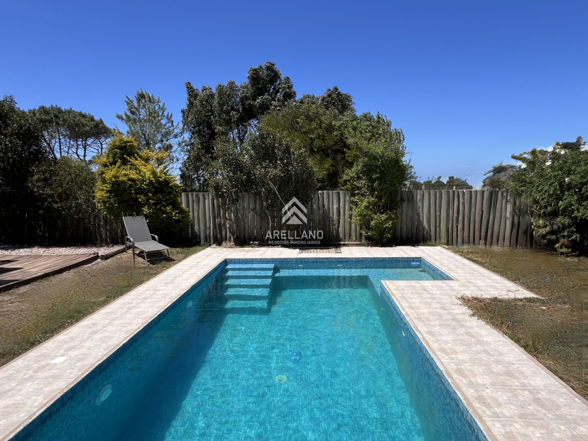 Casa ID.6120 - Venta Casa de diseño moderno, a pasos del mar; 3 dormitorios