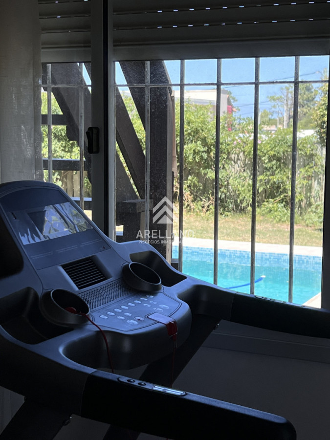 Casa ID.6120 - Venta Casa de diseño moderno, a pasos del mar; 3 dormitorios