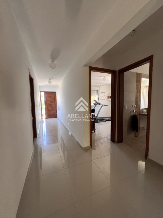 Casa ID.6120 - Venta Casa de diseño moderno, a pasos del mar; 3 dormitorios