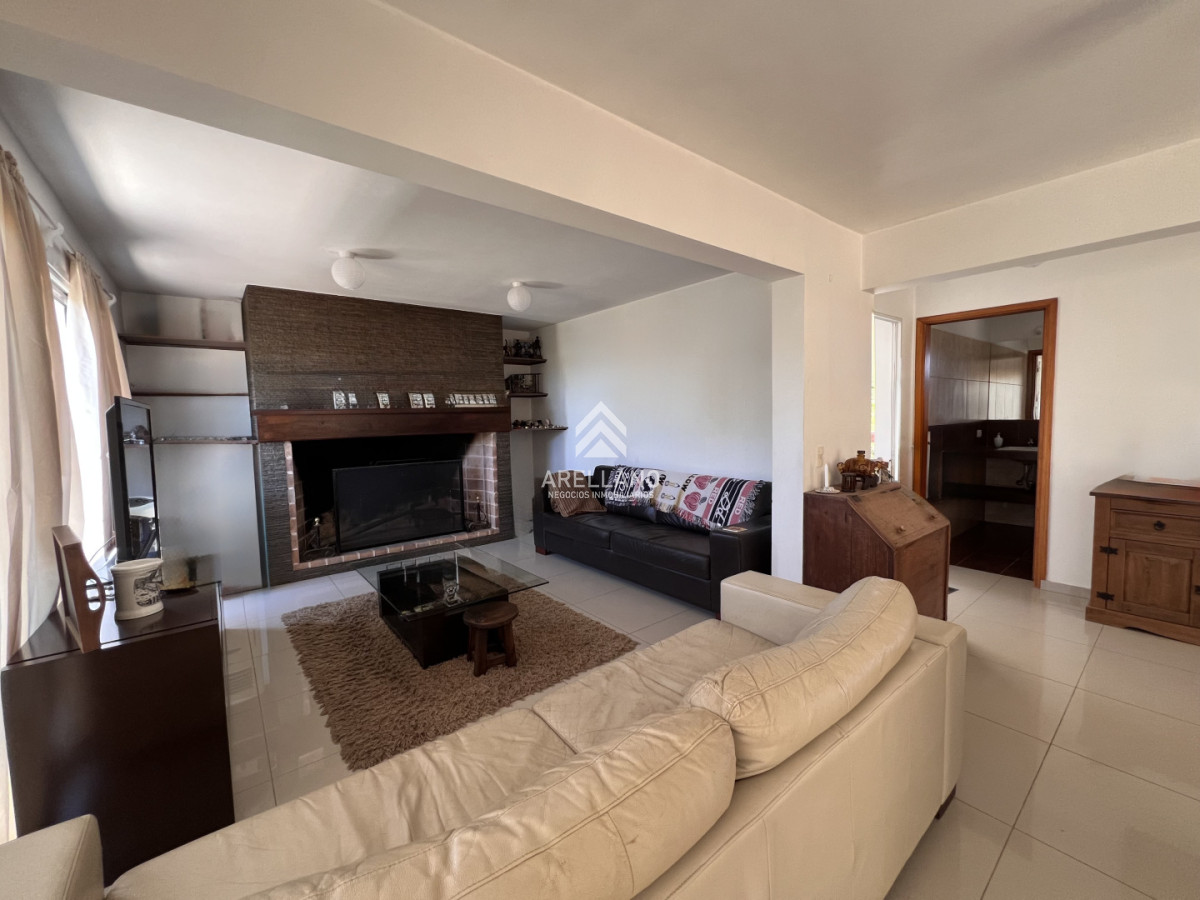 Casa ID.6120 - Venta Casa de diseño moderno, a pasos del mar; 3 dormitorios