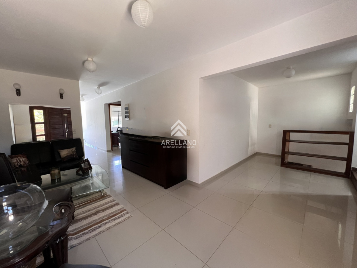 Casa ID.6120 - Venta Casa de diseño moderno, a pasos del mar; 3 dormitorios