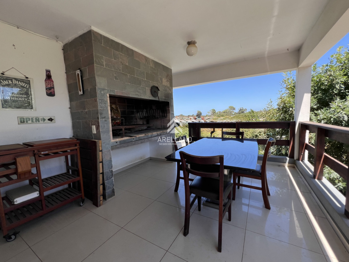 Casa ID.6120 - Venta Casa de diseño moderno, a pasos del mar; 3 dormitorios