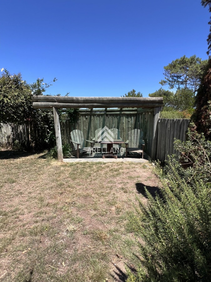 Casa ID.6120 - Venta Casa de diseño moderno, a pasos del mar; 3 dormitorios