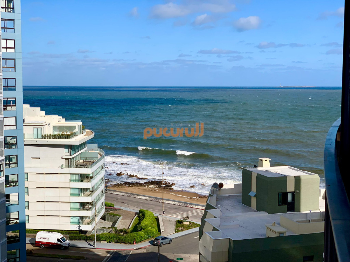Apartamento ID.2433 - Edificio Lafayette 2 dormitorios 2 baños Puerto Península vista Mansa y Brava Garaje Balcón