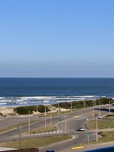 Venta apartamento de 4 dormitorios y 4 baños con piscina y loza radiante en la brava  