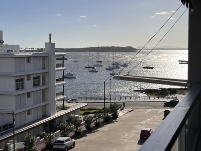 Venta apartamento reciclado de 3 Dormitorios al Puerto y calle 20  Punta del Este