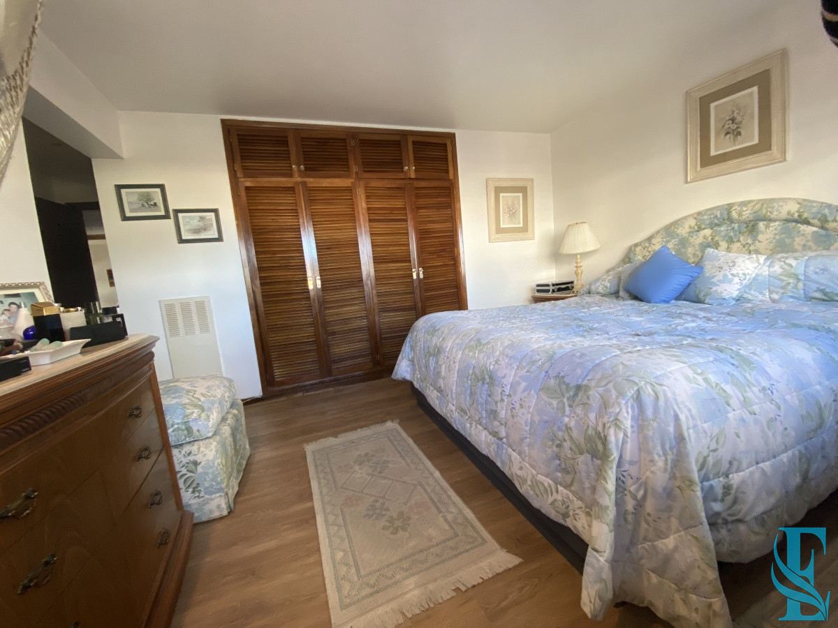 Apartamento ID.225 - Edificio Varadero. Puerto Puerto Punta del Este, 4 dormitorios 3 baños y toilette. Estufa a leña. 