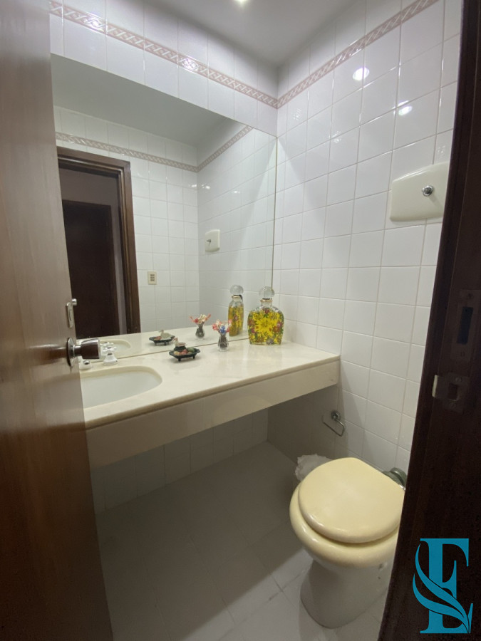 Apartamento ID.225 - Edificio Varadero. Puerto Puerto Punta del Este, 4 dormitorios 3 baños y toilette. Estufa a leña. 