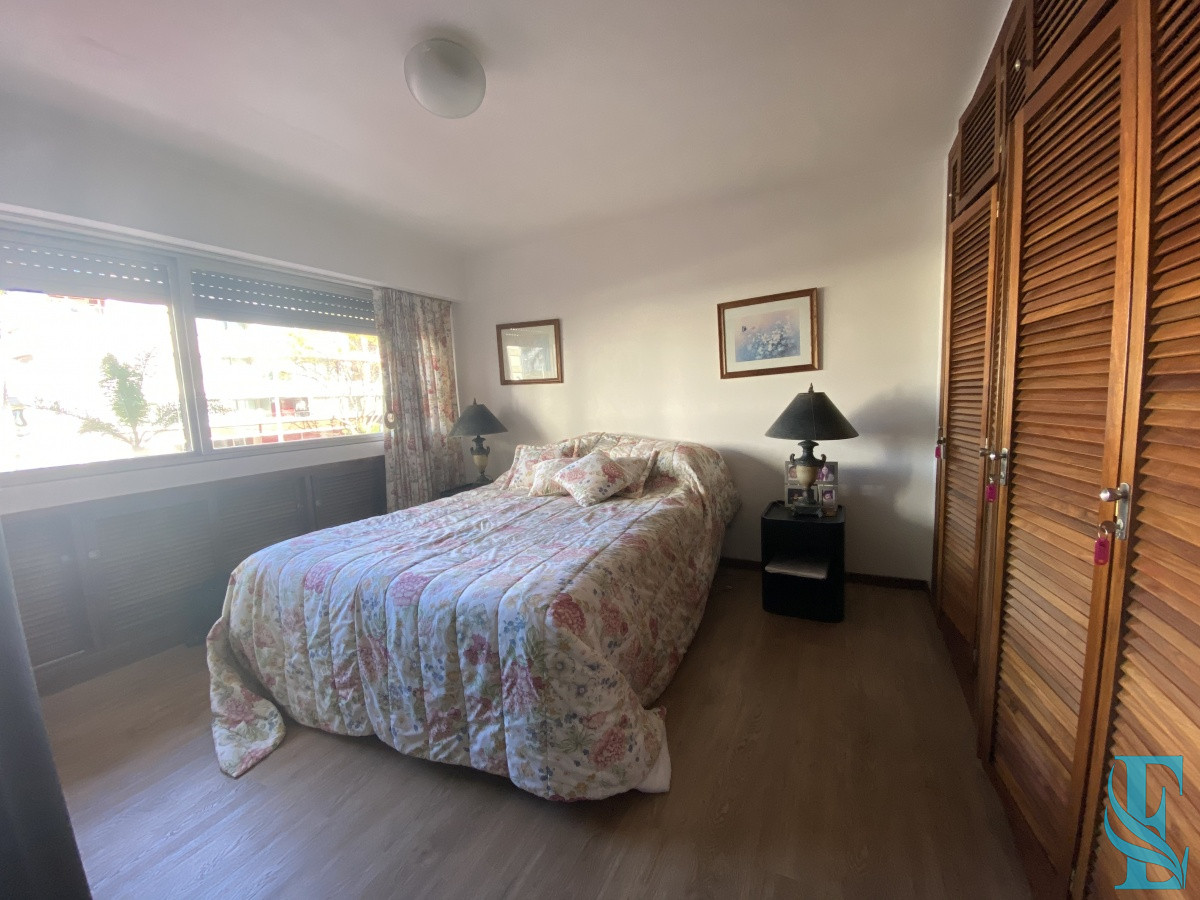 Apartamento ID.225 - Edificio Varadero. Puerto Puerto Punta del Este, 4 dormitorios 3 baños y toilette. Estufa a leña. 