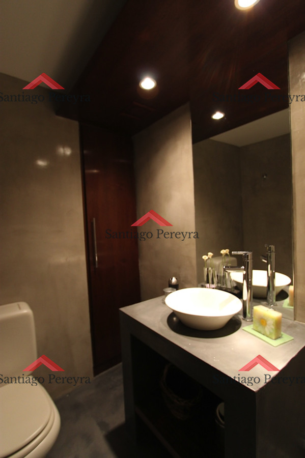 Apartamento ID.15967 - VENTA,1 dormitorio, 2 baños,  con amplio living comedor y vista al faro, mansa y brava