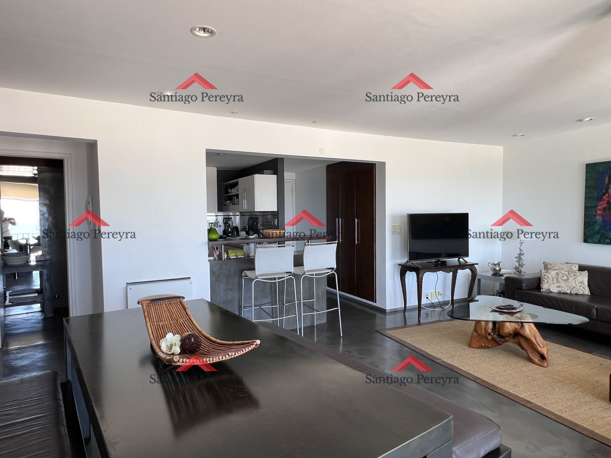 Apartamento ID.15967 - VENTA,1 dormitorio, 2 baños,  con amplio living comedor y vista al faro, mansa y brava