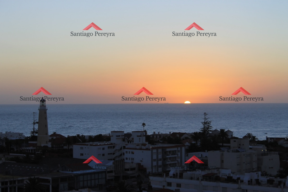 Apartamento ID.15967 - VENTA,1 dormitorio, 2 baños,  con amplio living comedor y vista al faro, mansa y brava