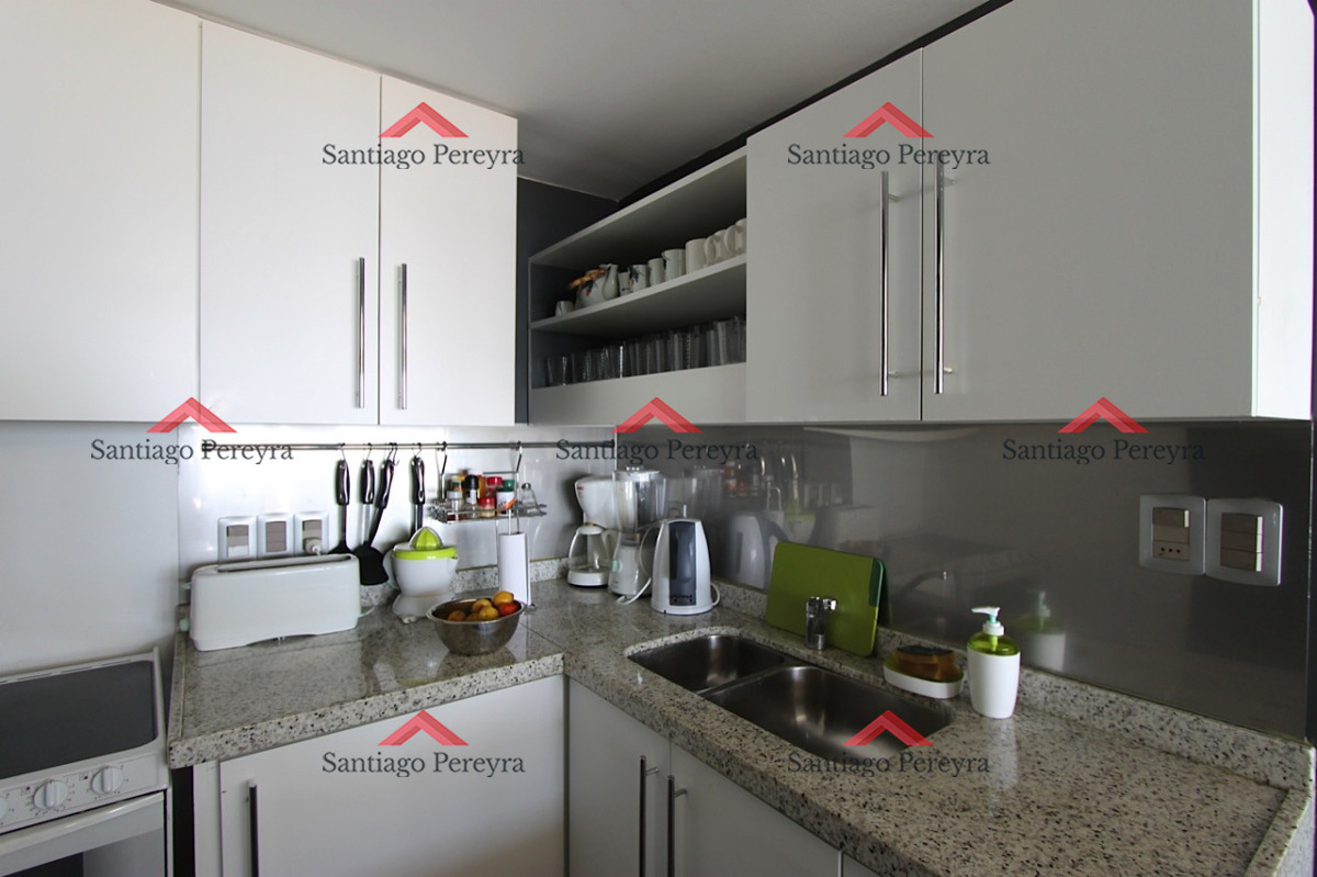 Apartamento ID.15967 - VENTA,1 dormitorio, 2 baños,  con amplio living comedor y vista al faro, mansa y brava