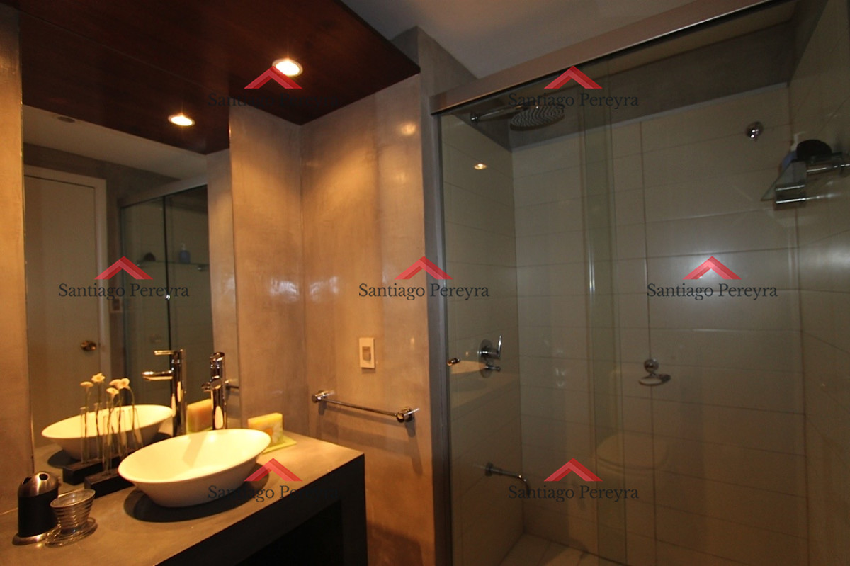 Apartamento ID.15967 - VENTA,1 dormitorio, 2 baños,  con amplio living comedor y vista al faro, mansa y brava