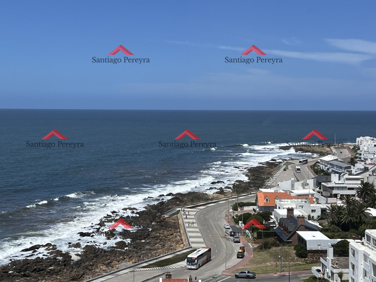 Apartamento ID.15967 - VENTA,1 dormitorio, 2 baños,  con amplio living comedor y vista al faro, mansa y brava