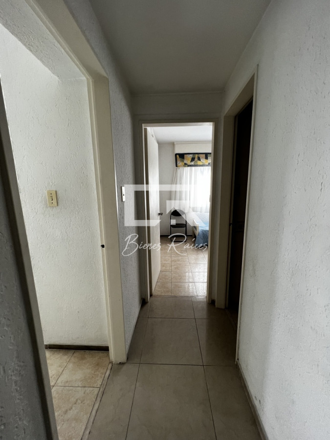 Apartamento ID.241 - 4 dormitorios, estufa a leña, ascensor, garaje en el corazón de la peninsula y a una cuadra del mar.