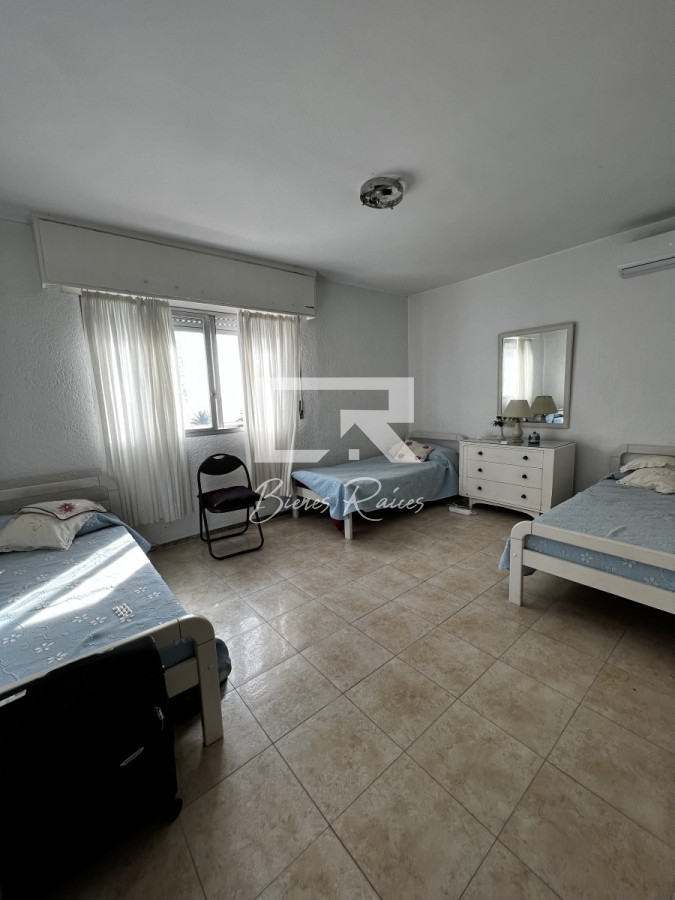Apartamento ID.241 - 4 dormitorios, estufa a leña, ascensor, garaje en el corazón de la peninsula y a una cuadra del mar.