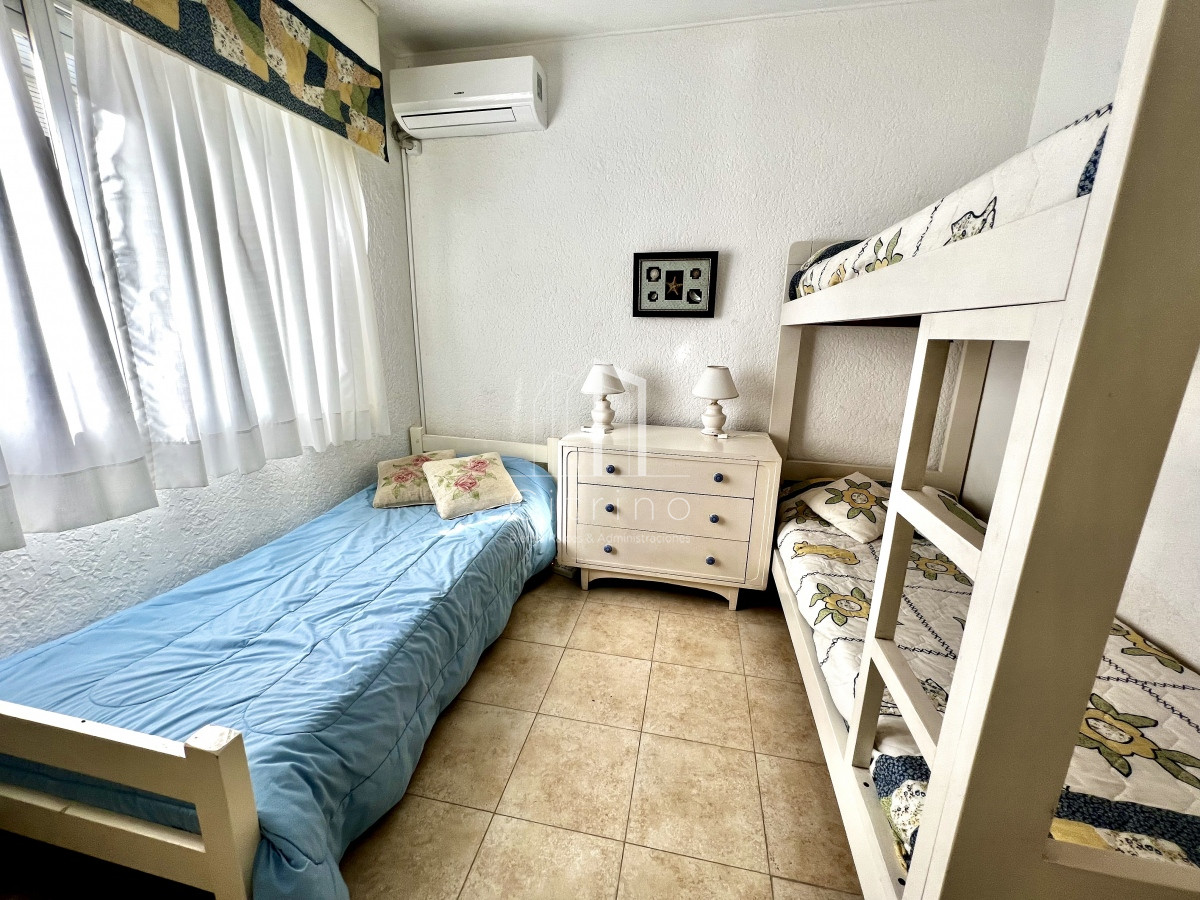 Apartamento ID.128 - 4 dormitorios, estufa a leña, ascensor, garage, a una cuadra del Mar.