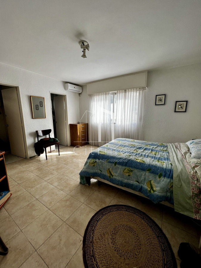 Apartamento ID.128 - 4 dormitorios, estufa a leña, ascensor, garage, a una cuadra del Mar.