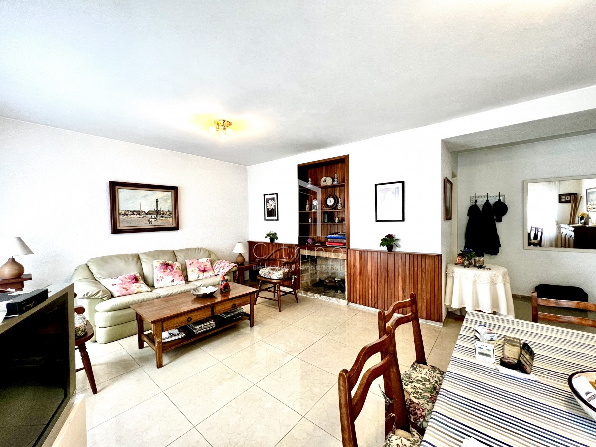Apartamento ID.128 - 4 dormitorios, estufa a leña, ascensor, garage, a una cuadra del Mar.
