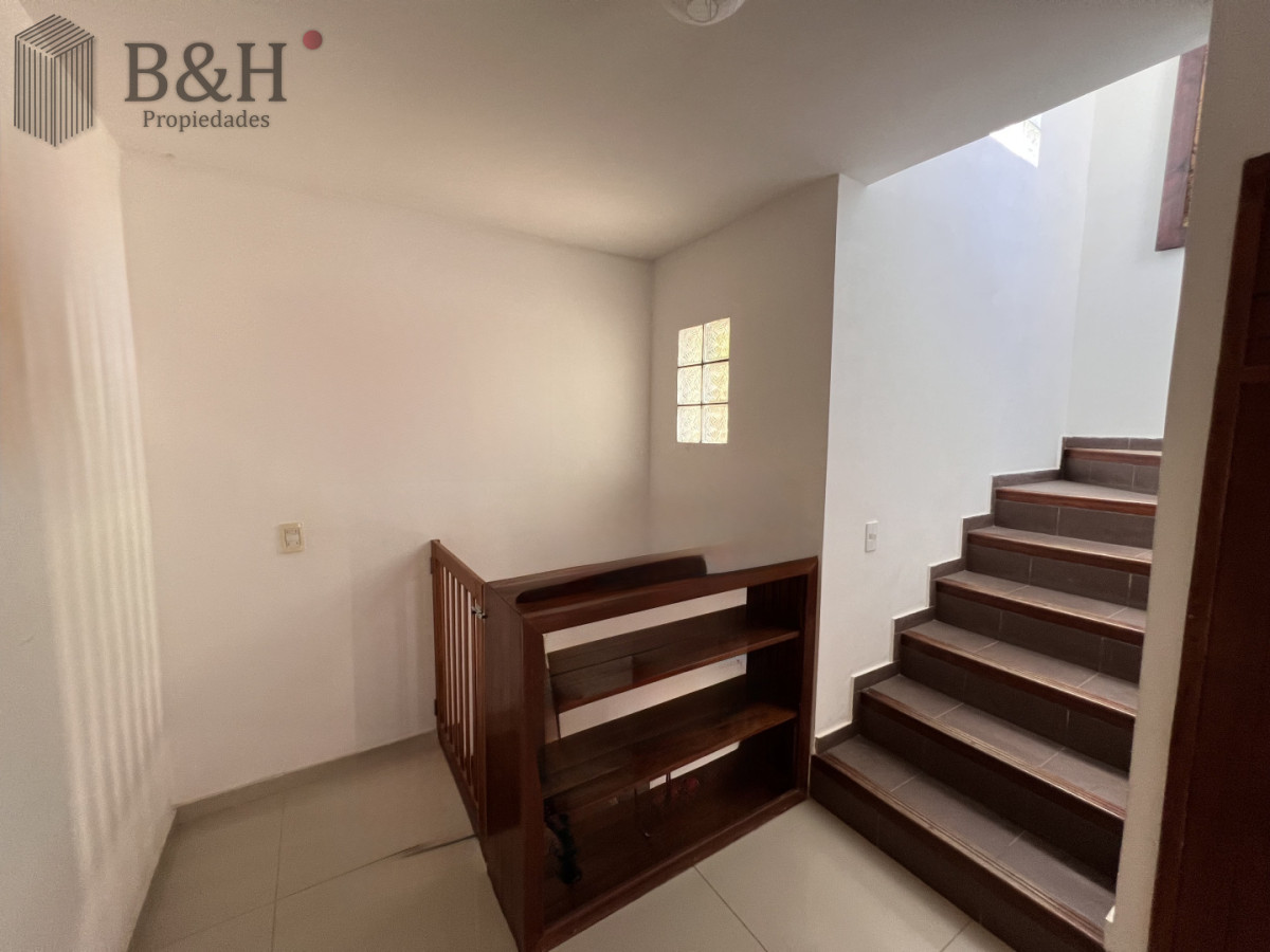 Casa ID.6784 - Venta en Exclusividad, Casa de diseño moderno, a pasos del mar; 3dormitorios; 3 baños; piscina; garaje cerrado, aire acondicionado, cercada.