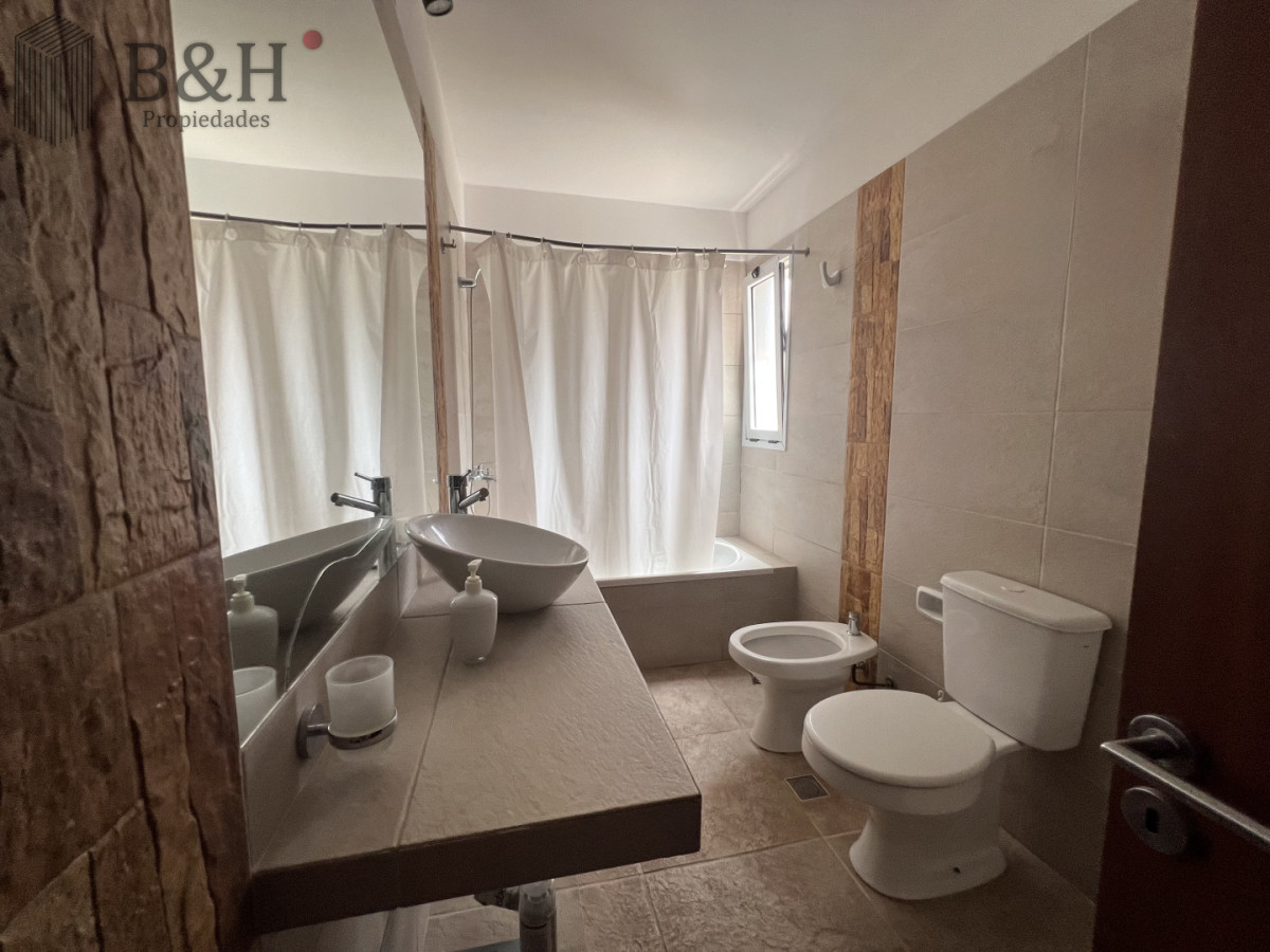 Casa ID.6784 - Venta en Exclusividad, Casa de diseño moderno, a pasos del mar; 3dormitorios; 3 baños; piscina; garaje cerrado, aire acondicionado, cercada.