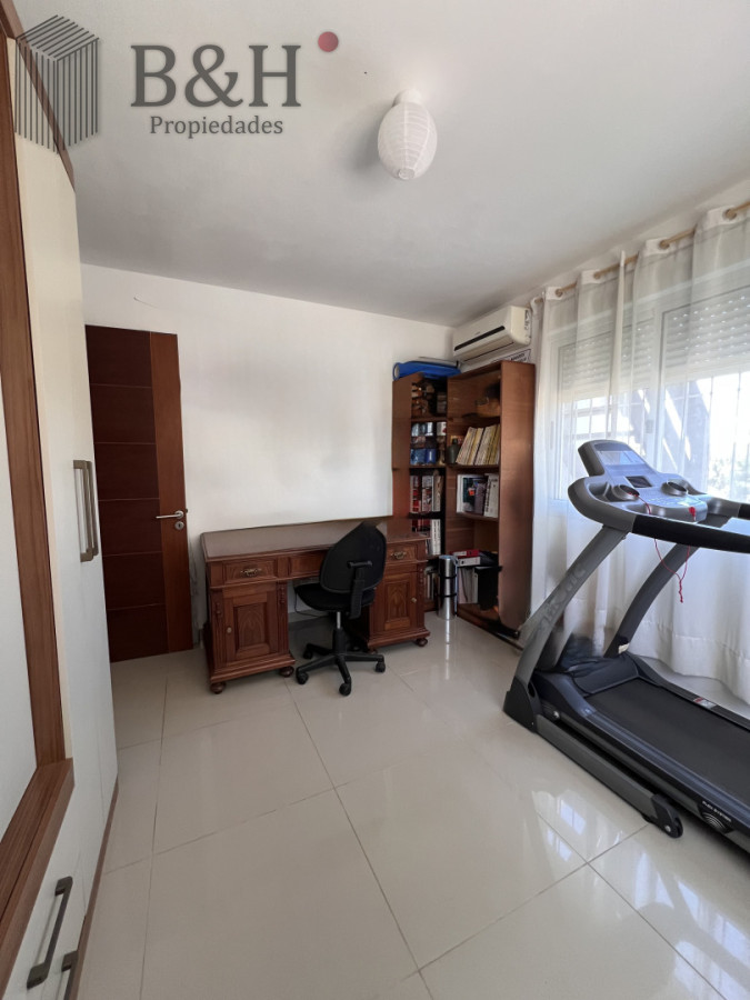 Casa ID.6784 - Venta en Exclusividad, Casa de diseño moderno, a pasos del mar; 3dormitorios; 3 baños; piscina; garaje cerrado, aire acondicionado, cercada.
