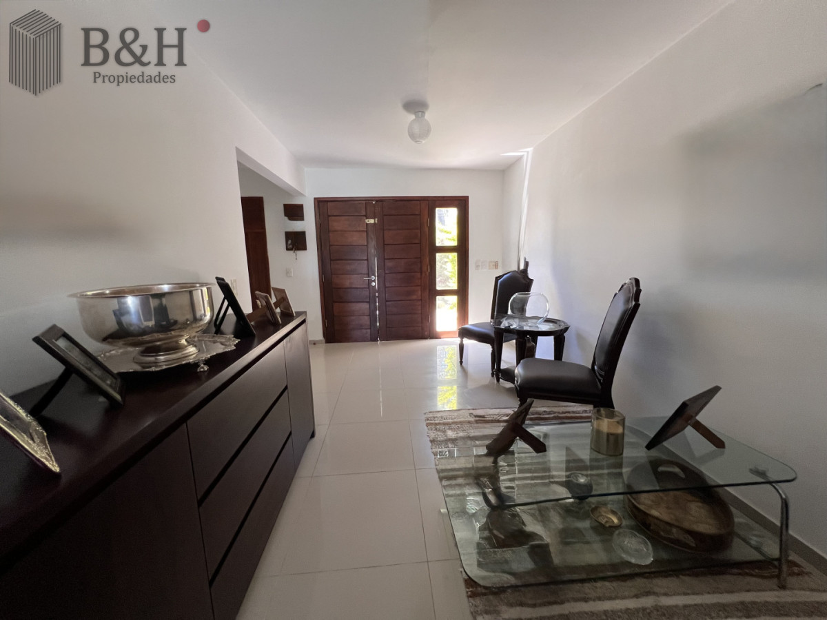 Casa ID.6784 - Venta en Exclusividad, Casa de diseño moderno, a pasos del mar; 3dormitorios; 3 baños; piscina; garaje cerrado, aire acondicionado, cercada.