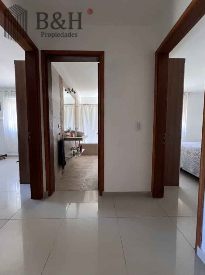 Casa ID.6784 - Venta en Exclusividad, Casa de diseño moderno, a pasos del mar; 3dormitorios; 3 baños; piscina; garaje cerrado, aire acondicionado, cercada.
