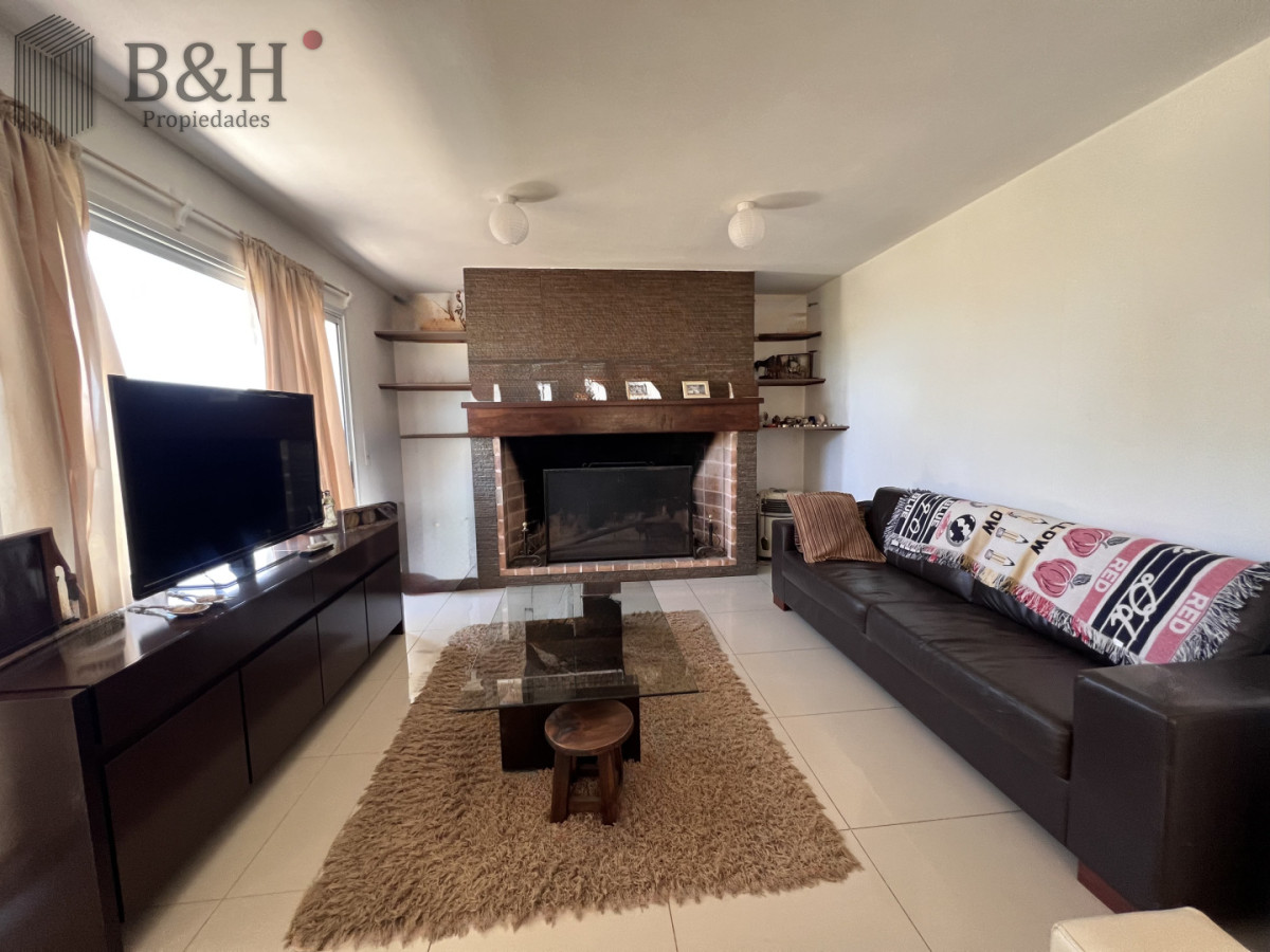 Casa ID.6784 - Venta en Exclusividad, Casa de diseño moderno, a pasos del mar; 3dormitorios; 3 baños; piscina; garaje cerrado, aire acondicionado, cercada.
