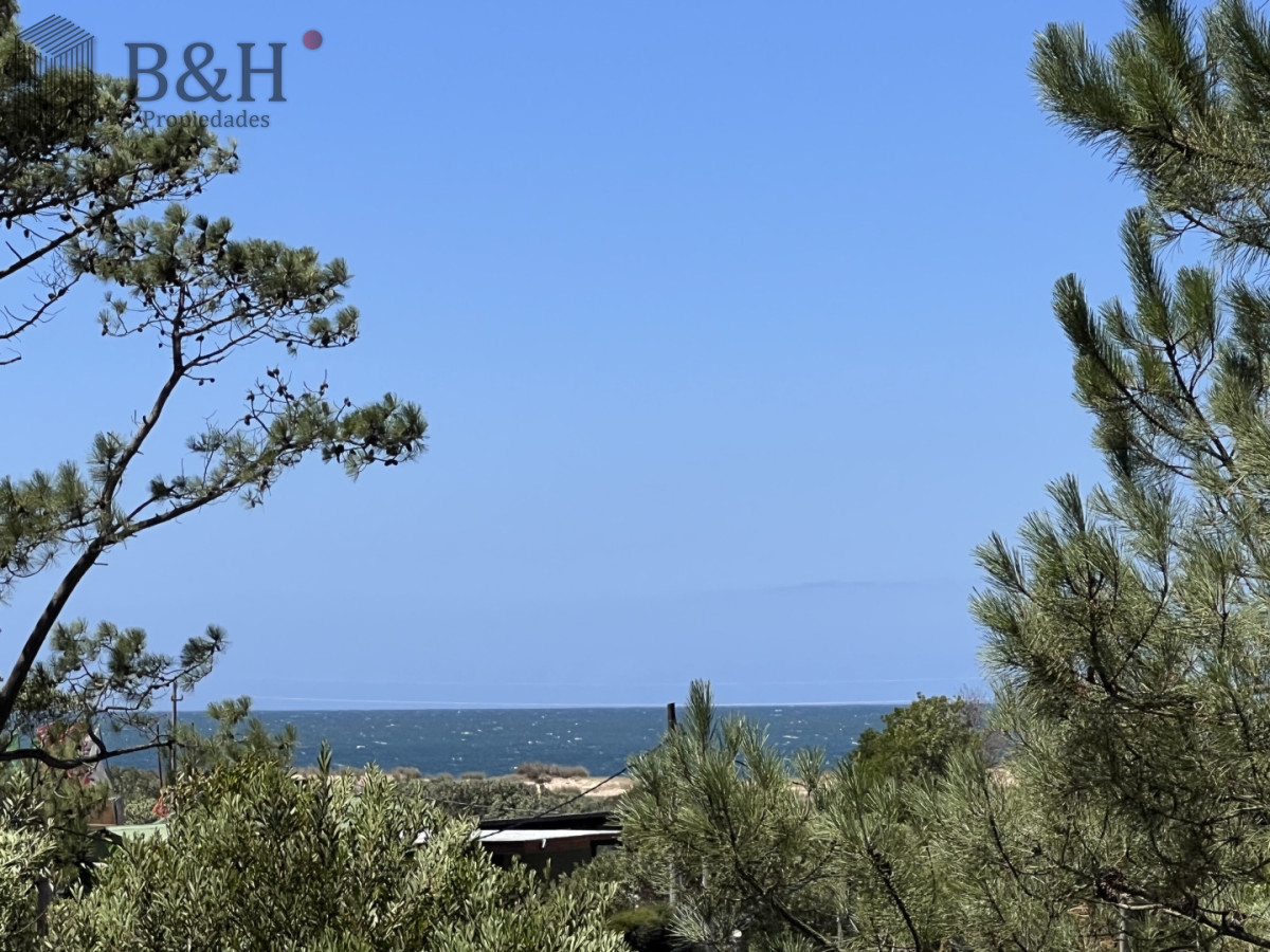 Casa ID.6784 - Venta en Exclusividad, Casa de diseño moderno, a pasos del mar; 3dormitorios; 3 baños; piscina; garaje cerrado, aire acondicionado, cercada.