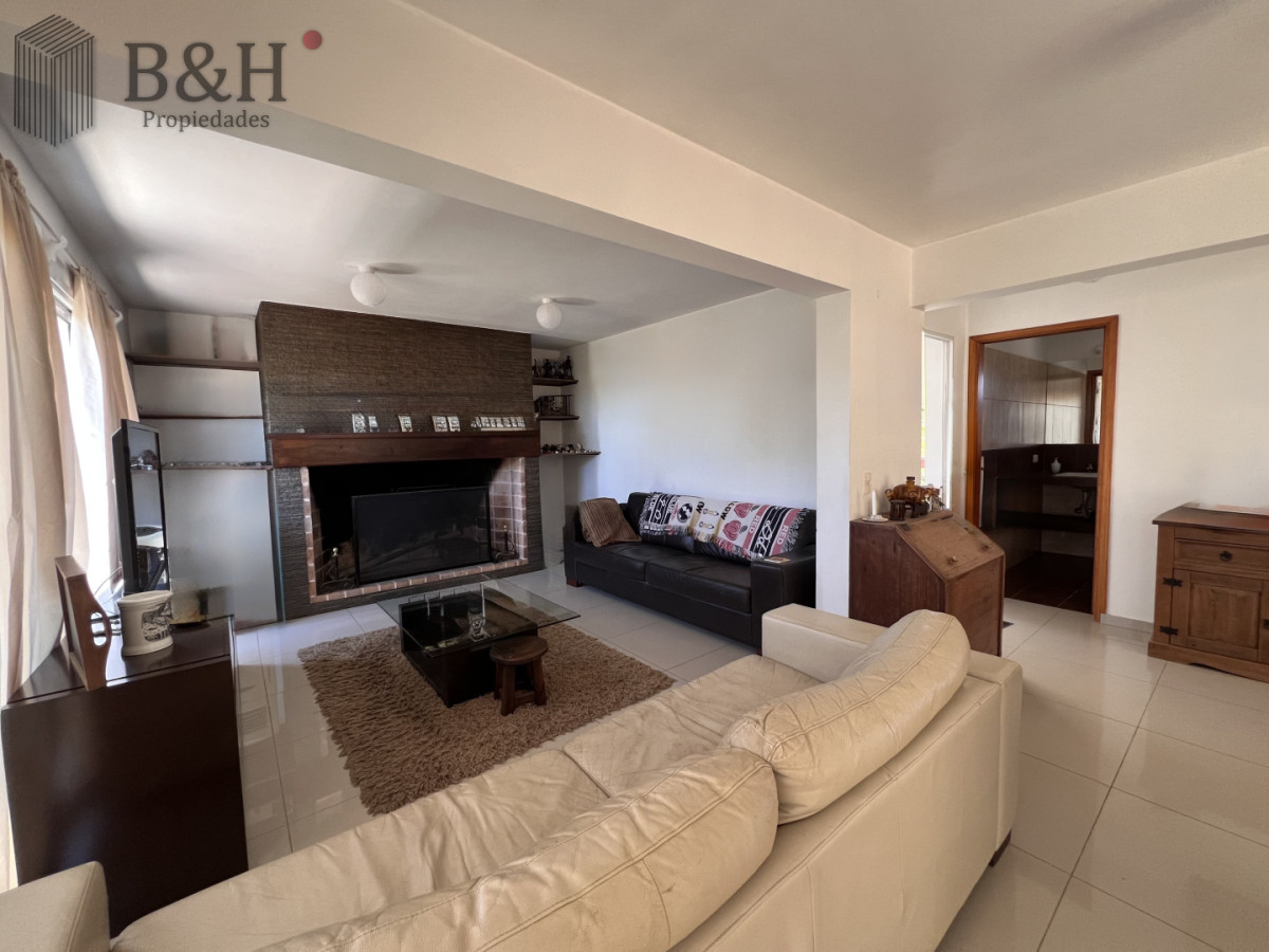 Casa ID.6784 - Venta en Exclusividad, Casa de diseño moderno, a pasos del mar; 3dormitorios; 3 baños; piscina; garaje cerrado, aire acondicionado, cercada.